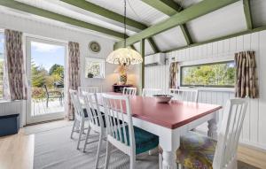 Fotografie z fotogalerie ubytování Awesome Home In Glesborg With Wifi v destinaci Glesborg