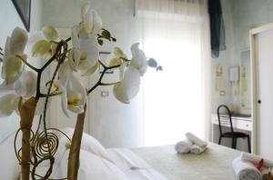 Postel nebo postele na pokoji v ubytování Hotel Dei Platani