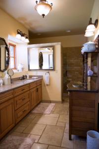 Et badeværelse på ONX WINES - Briarwood Cottage