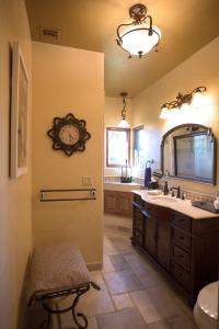 Et badeværelse på ONX WINES - Briarwood Cottage