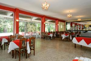 Ресторант или друго място за хранене в Zdravets - free parking