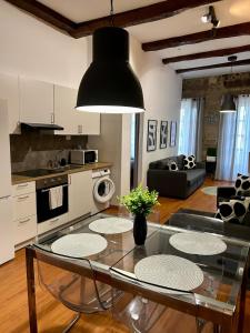 a kitchen and living room with a glass table at Ubicacion inigualable in Vigo