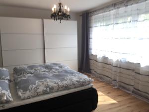 Ein Bett oder Betten in einem Zimmer der Unterkunft Enjoyit-WS