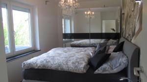 Ein Bett oder Betten in einem Zimmer der Unterkunft Enjoyit-WS