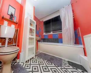 Ένα μπάνιο στο The Serene Residence with Hot Tub, Sauna and Cinema Experience +51 φωτογραφίες