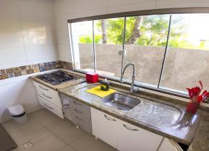 Η κουζίνα ή μικρή κουζίνα στο Moradas do Campeche CSABC +85 φωτογραφίες