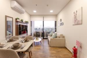 Posezení v ubytování New 2 Bedroom Apartment In Las Lomas