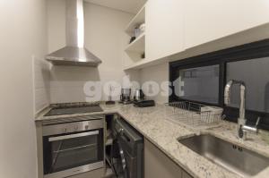 Kuchyň nebo kuchyňský kout v ubytování New 2 Bedroom Apartment In Las Lomas