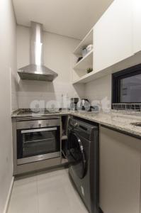 Kuchyň nebo kuchyňský kout v ubytování New 2 Bedroom Apartment In Las Lomas