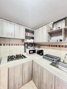 Kuchyň nebo kuchyňský kout v ubytování Alojamiento Casa-posada CAMELL