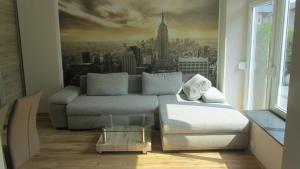 a living room with a couch and a city mural at Enjoyit-WS in Velden am Wörthersee