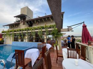 Bazén v ubytování Bronam Residence & Spa nebo v jeho okolí