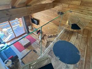 an overhead view of a room with chairs and a table at Duplex Prestige 9 Pers - Terrasse Sud - Face aux Pistes - Animaux Acceptés - Parking - FR-1-445-220 in Montgenèvre