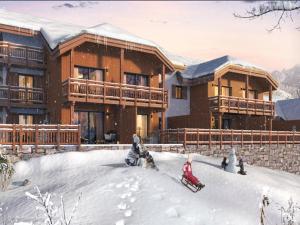 a group of people on snowboards in front of a house at Duplex Prestige 9 Pers - Terrasse Sud - Face aux Pistes - Animaux Acceptés - Parking - FR-1-445-220 in Montgenèvre