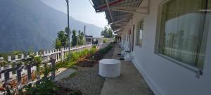 Kedar-Kashi Resorts and Resturant外面的花园