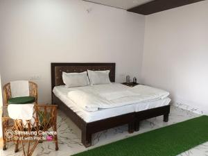 Kedar-Kashi Resorts and Resturant客房内的一张或多张床位