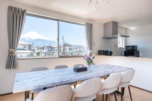 Kuchyň nebo kuchyňský kout v ubytování Private House Sora