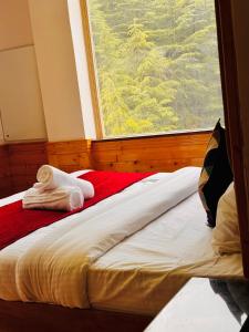 Φωτογραφία από το άλμπουμ του Staynest BNB in city Centre - 3 BHK apartments - PRIVATE PARKING - BALCONY VIEW στη Σίμλα