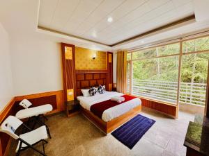 Φωτογραφία από το άλμπουμ του Staynest BNB in city Centre - 3 BHK apartments - PRIVATE PARKING - BALCONY VIEW στη Σίμλα