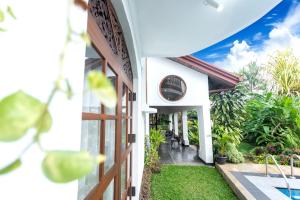Zahrada ubytování Charming Retreat with Pool in Maharagama, Colombo