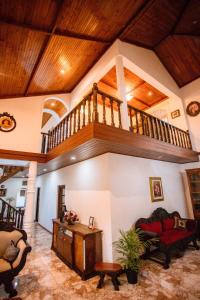 Uma área de estar em Charming Retreat with Pool in Maharagama, Colombo