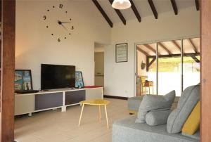TV a/nebo společenská místnost v ubytování Vert Pré - Sublime maison avec vue imprenable