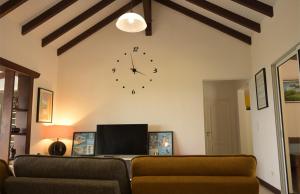 TV a/nebo společenská místnost v ubytování Vert Pré - Sublime maison avec vue imprenable + 9 fotografií