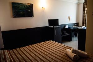 Postel nebo postele na pokoji v ubytování Vercelli Palace Hotel + 37 fotografií