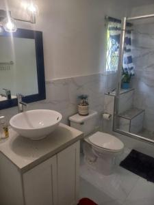 Imagine din galeria proprietății Finest Accommodation Russell Heights Apt #A în Kingston