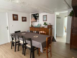 a dining room with a table and chairs at Maison Familiale de Centre-Ville in Dives-sur-Mer