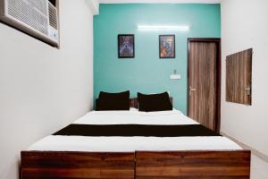 Ένα ή περισσότερα κρεβάτια σε δωμάτιο στο Hotel O Shivam Residency