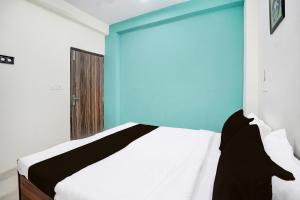 Ένα ή περισσότερα κρεβάτια σε δωμάτιο στο Hotel O Shivam Residency