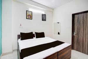Ένα ή περισσότερα κρεβάτια σε δωμάτιο στο Hotel O Shivam Residency