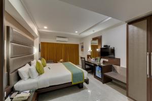 Postel nebo postele na pokoji v ubytování Hotel Suba Galaxy Mumbai