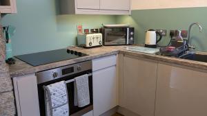 Køkken eller tekøkken på Corner Cottage at Brackenthwaite Farm + 29 billeder