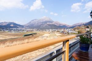 Nespecifikovaný výhled na hory nebo výhled na hory při pohledu z vily