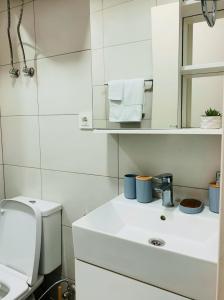 Et badeværelse på Sunset at Greenside - Sea & Mountain View