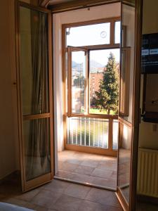 an open door with a view of a balcony at Affittacamere DaME in Foligno
