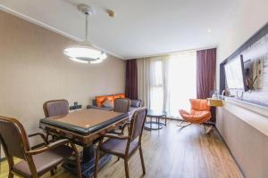 a room with a table and chairs in a room at City Comfort Inn Wuhan Baibuting in Wuhan