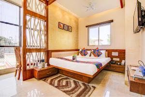 a bedroom with a bed and a window at FabHotel Khushi Regent - Near DB Mall in Bhopal