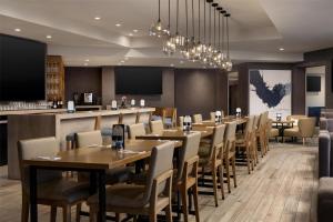 Posezení v ubytování Doubletree By Hilton West Kelowna