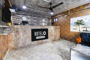 TV a/nebo společenská místnost v ubytování Super Hotel O Champasari Siliguri formerly Four Fox Suits
