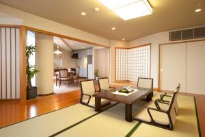 Istumisnurk majutusasutuses Izumigo AMBIENT Izu-Kogen Condominium