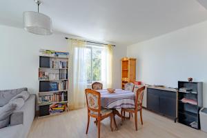 a kitchen and living room with a table and chairs at Maison de vacances in Sarlat-la-Canéda