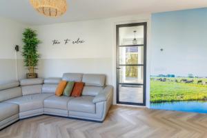 Posezení v ubytování Große Familienvilla mit privat innen Jacuzzi & Sauna