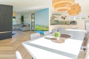 Kuchyň nebo kuchyňský kout v ubytování Große Familienvilla mit privat innen Jacuzzi & Sauna