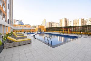 Bazén v ubytování FabHotel Prime Spectrum Metro nebo v jeho okolí