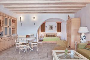 Гостиная зона в Arte & Mare Elia Luxury Suites and Villas