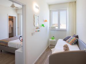 A bed or beds in a room at UNA HOTELS Imperial Beach Hotel