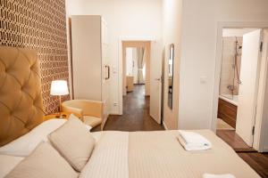 Posteľ alebo postele v izbe v ubytovaní Luxury Modern Designed Oldtown Apartment